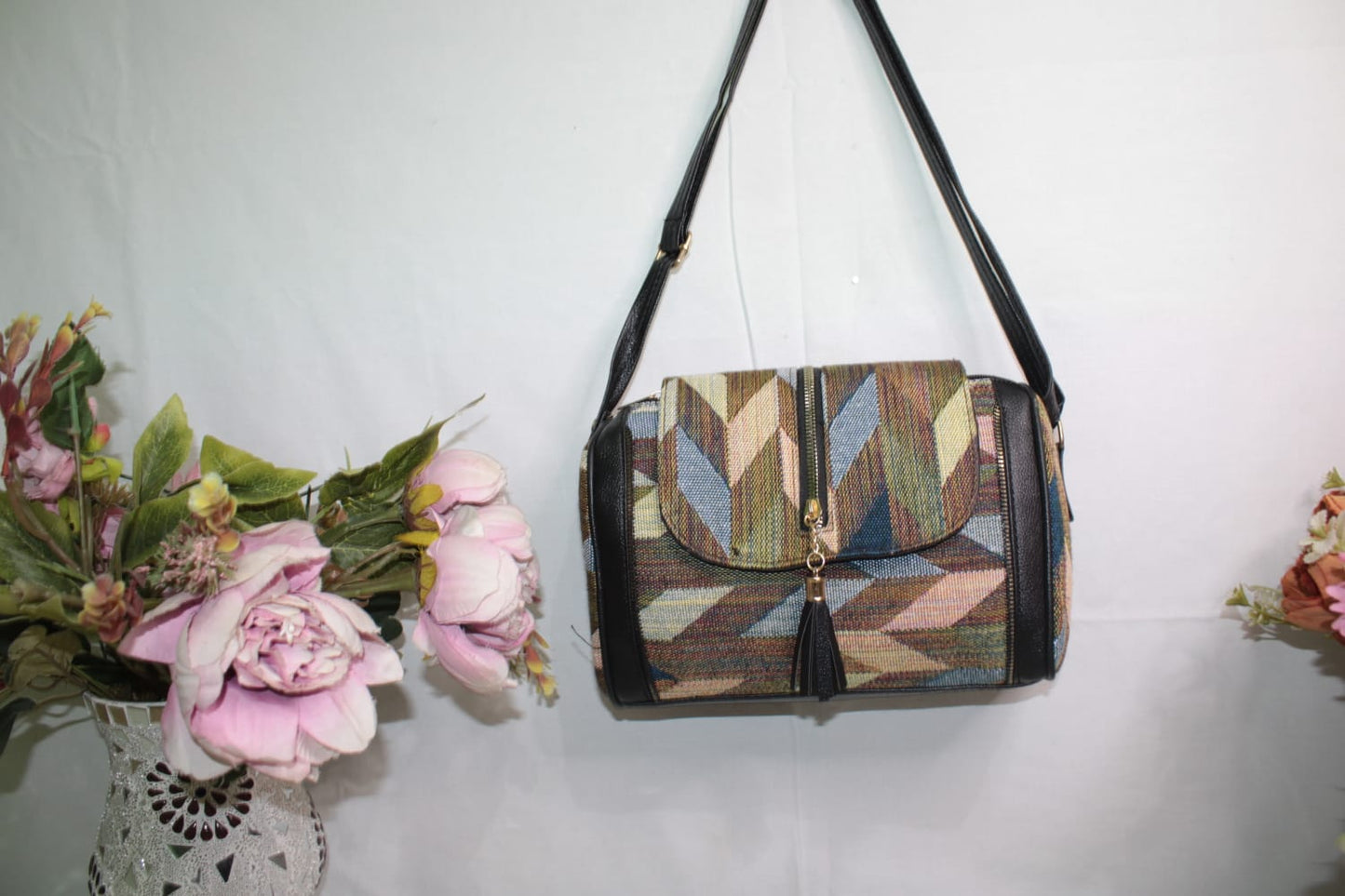 Gozya Duffle multicolor printed design with sling