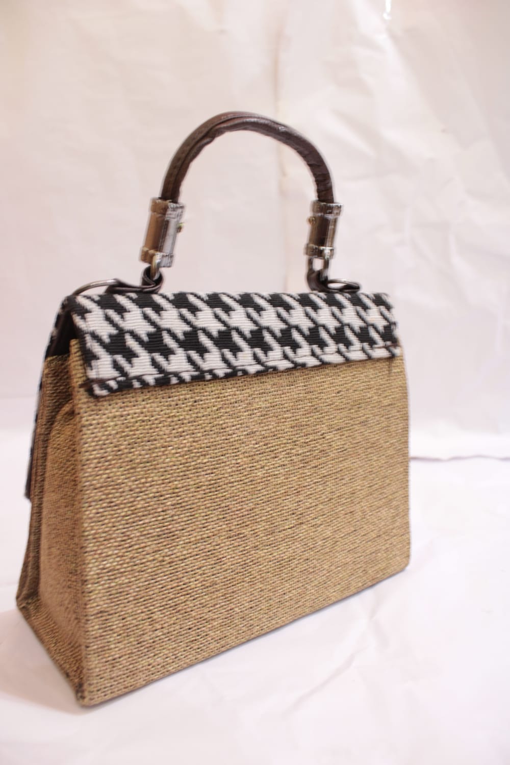 Handicraft Bags with Elgant Deisgn