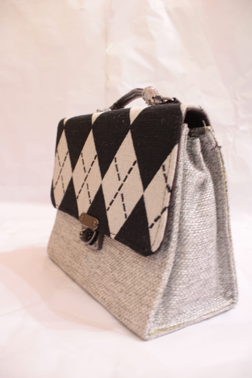 Handicraft Bags with Elgant Deisgn